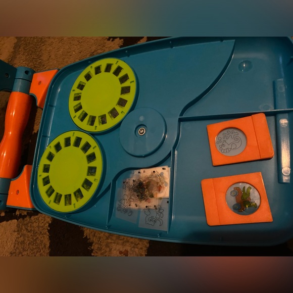 ALEX Art Draw Like A Pro projector, slides & storage! - Picture 7 of 13